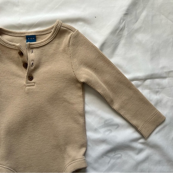 Old Navy Cozy Kids Thermal One Piece Henley in Cream Size 6-12 Months - Picture 6 of 12